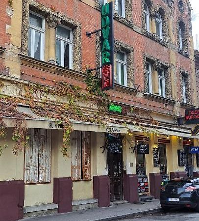 6-Pack Apartment In The Party District Budapeste Exterior foto