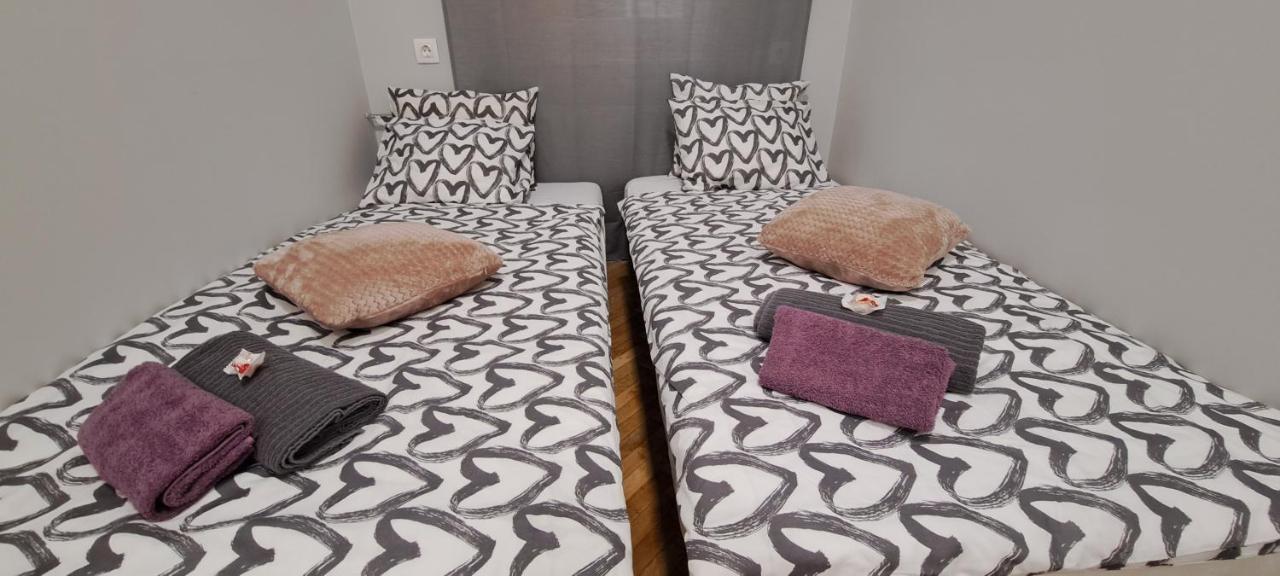 6-Pack Apartment In The Party District Budapeste Exterior foto